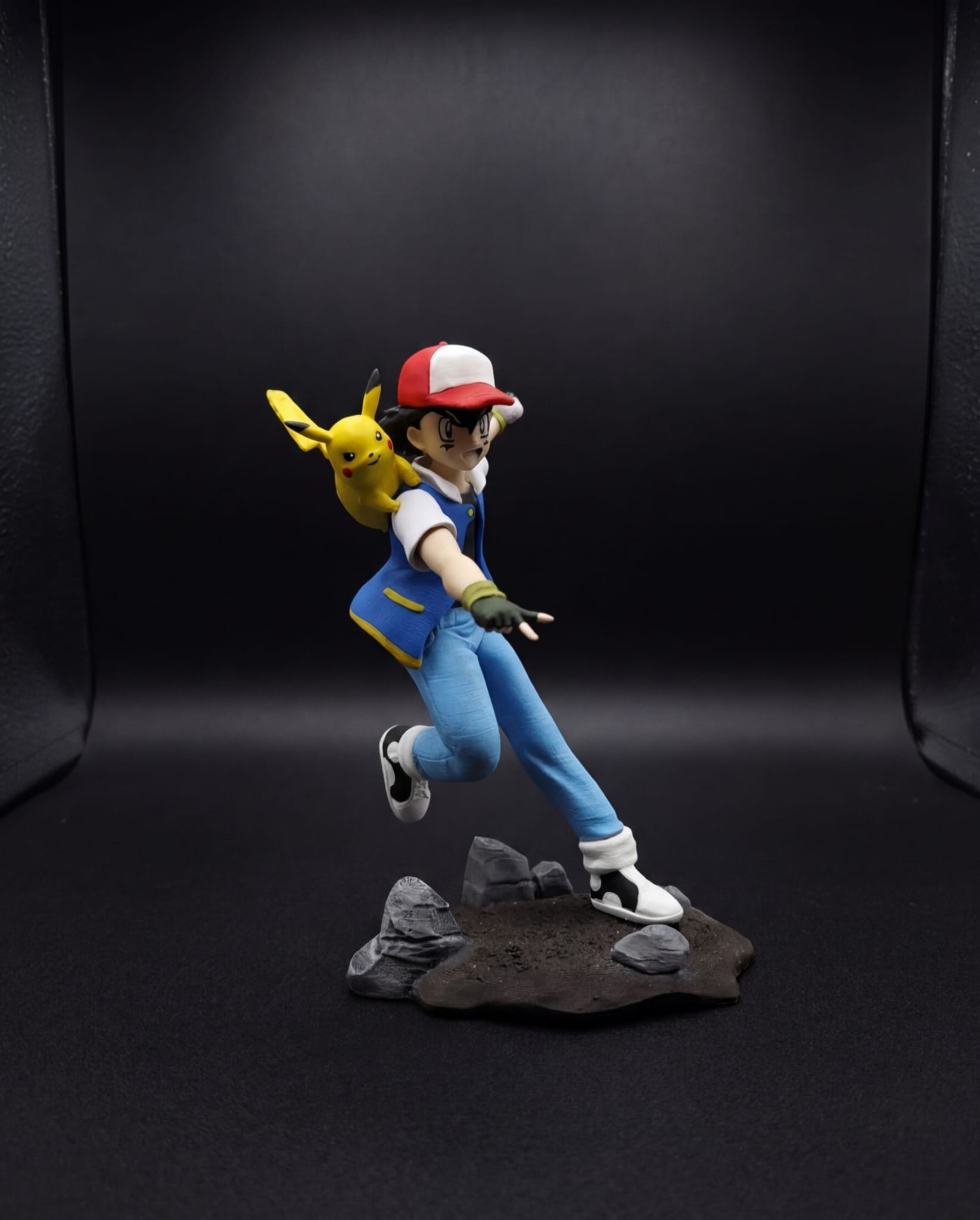 Ash Ketchum ile Pikachu Figürü küçük resim 2