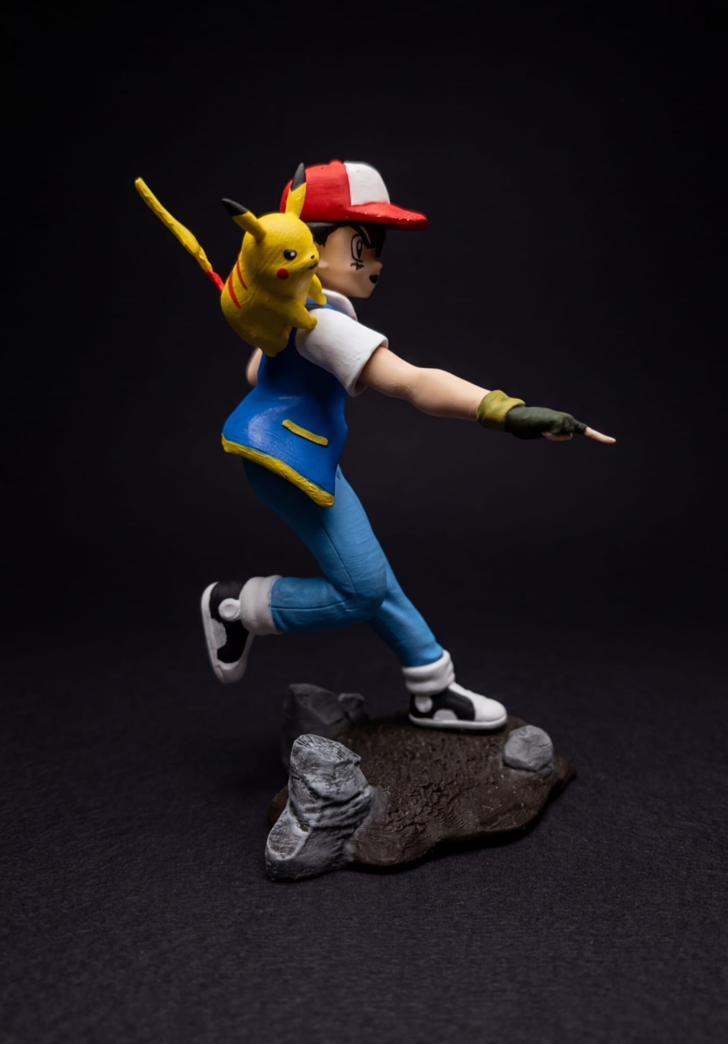 Ash Ketchum ile Pikachu Figürü küçük resim 4